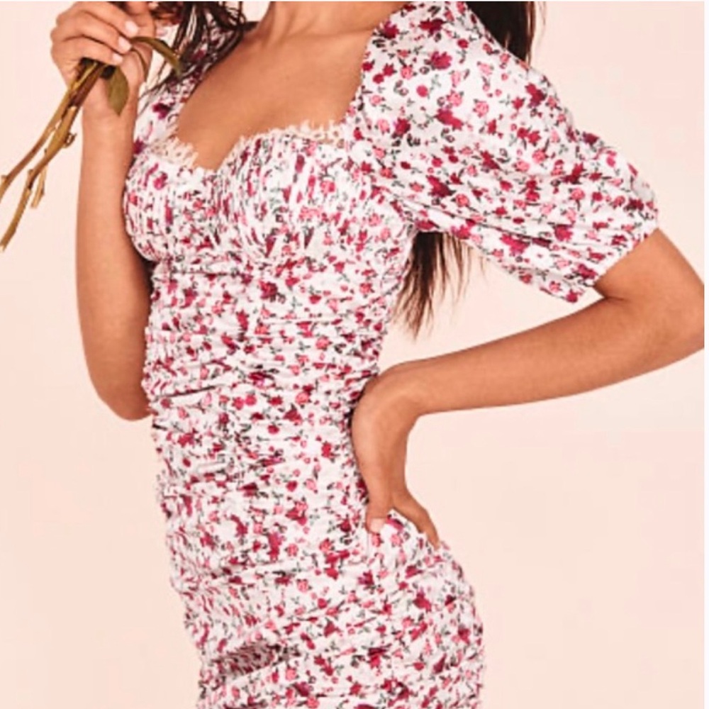 White and Red Mini Bodycon Dress with Ruched Puffed Sleeves and Square Neckline